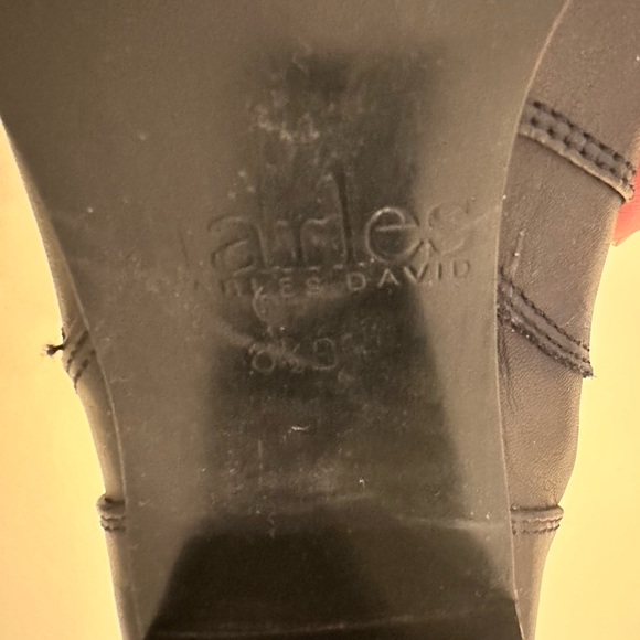 Charles David Black leather heeled boot - Picture 7 of 10